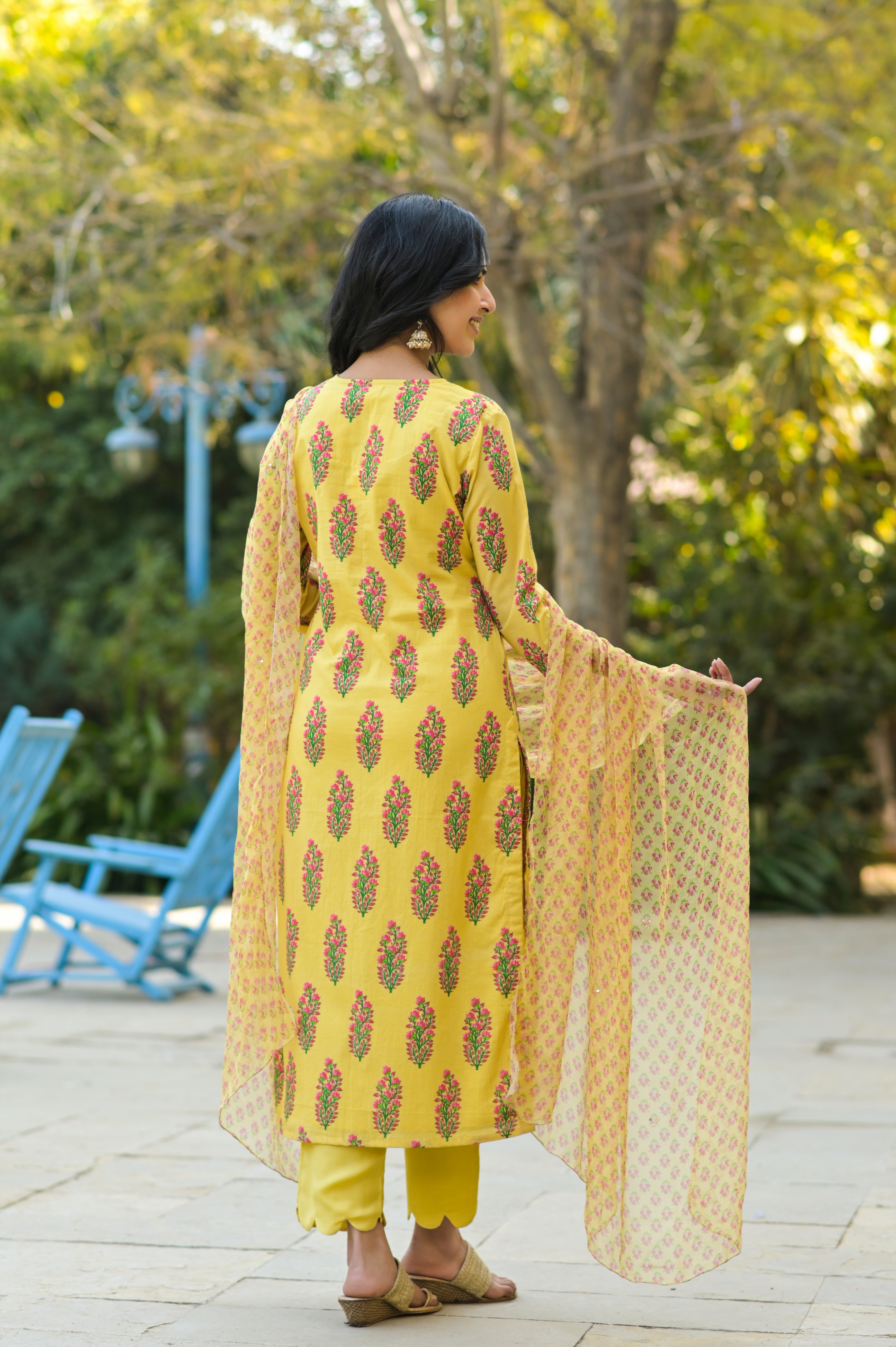 Round Neck V-Cut Kurta Set-2pcs