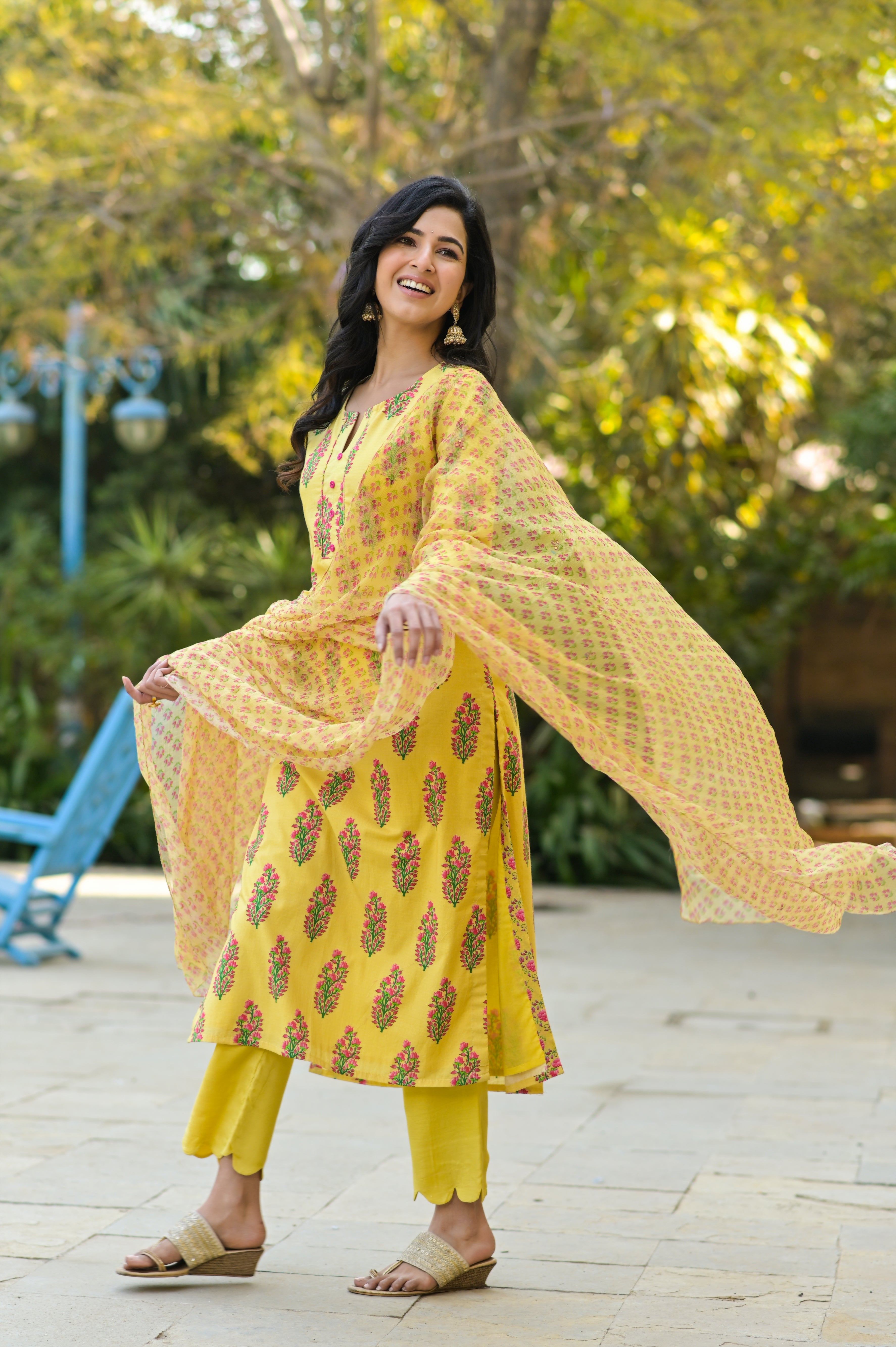 Round Neck V-Cut Kurta Set-2pcs