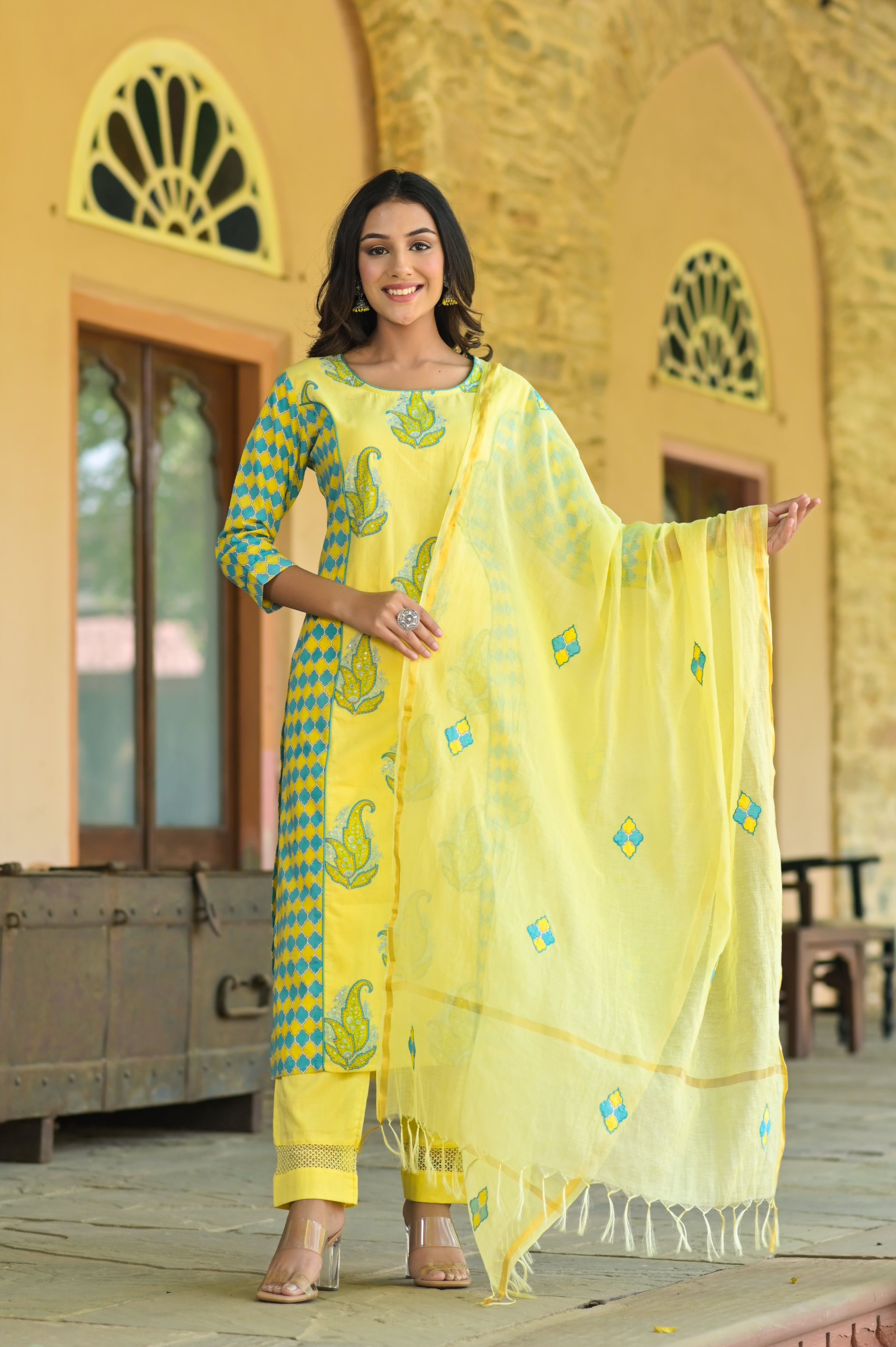 Jharokha Paisley Paneled Kurta Set- 3pcs