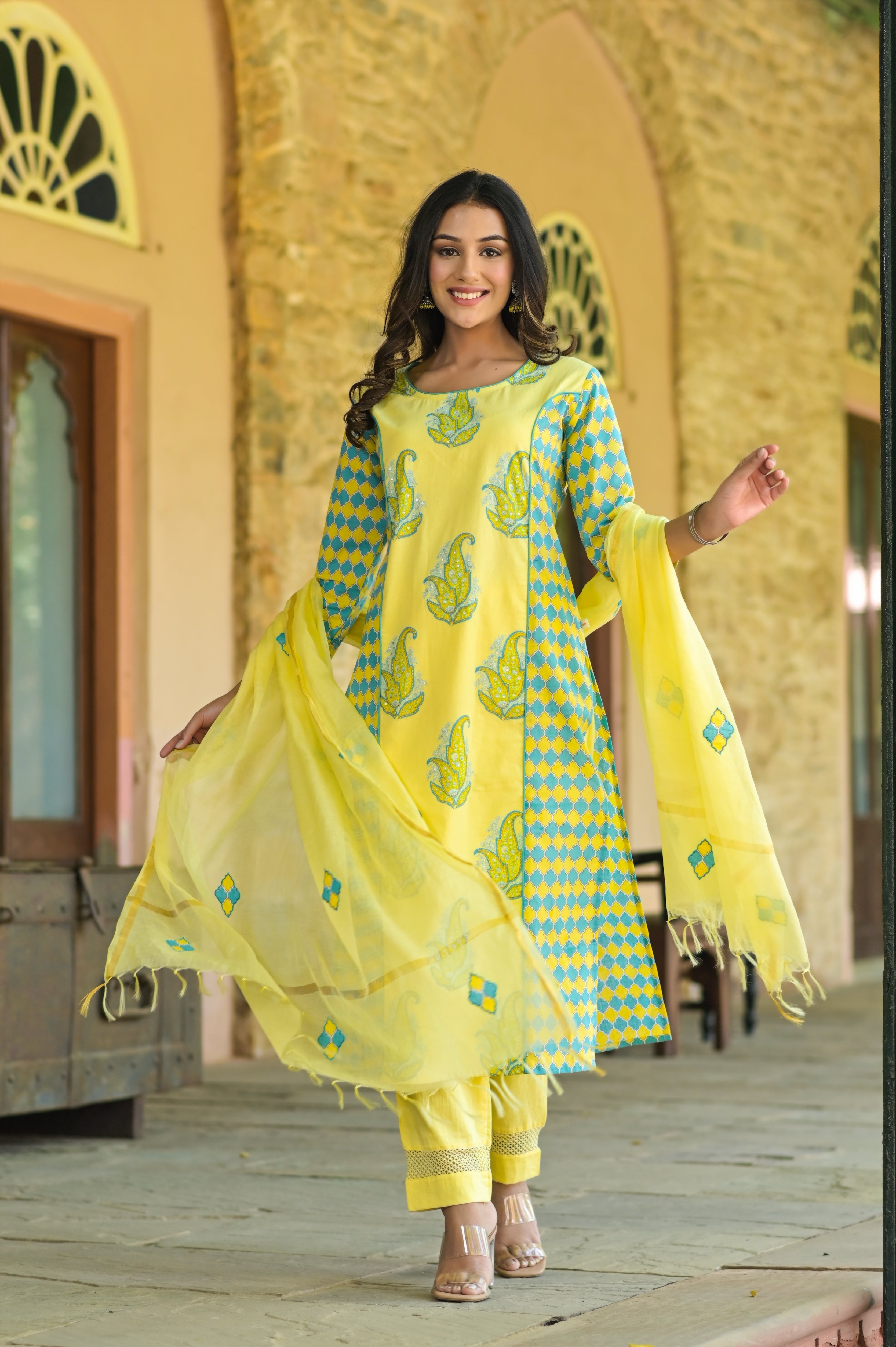 Jharokha Paisley Paneled Kurta Set- 3pcs