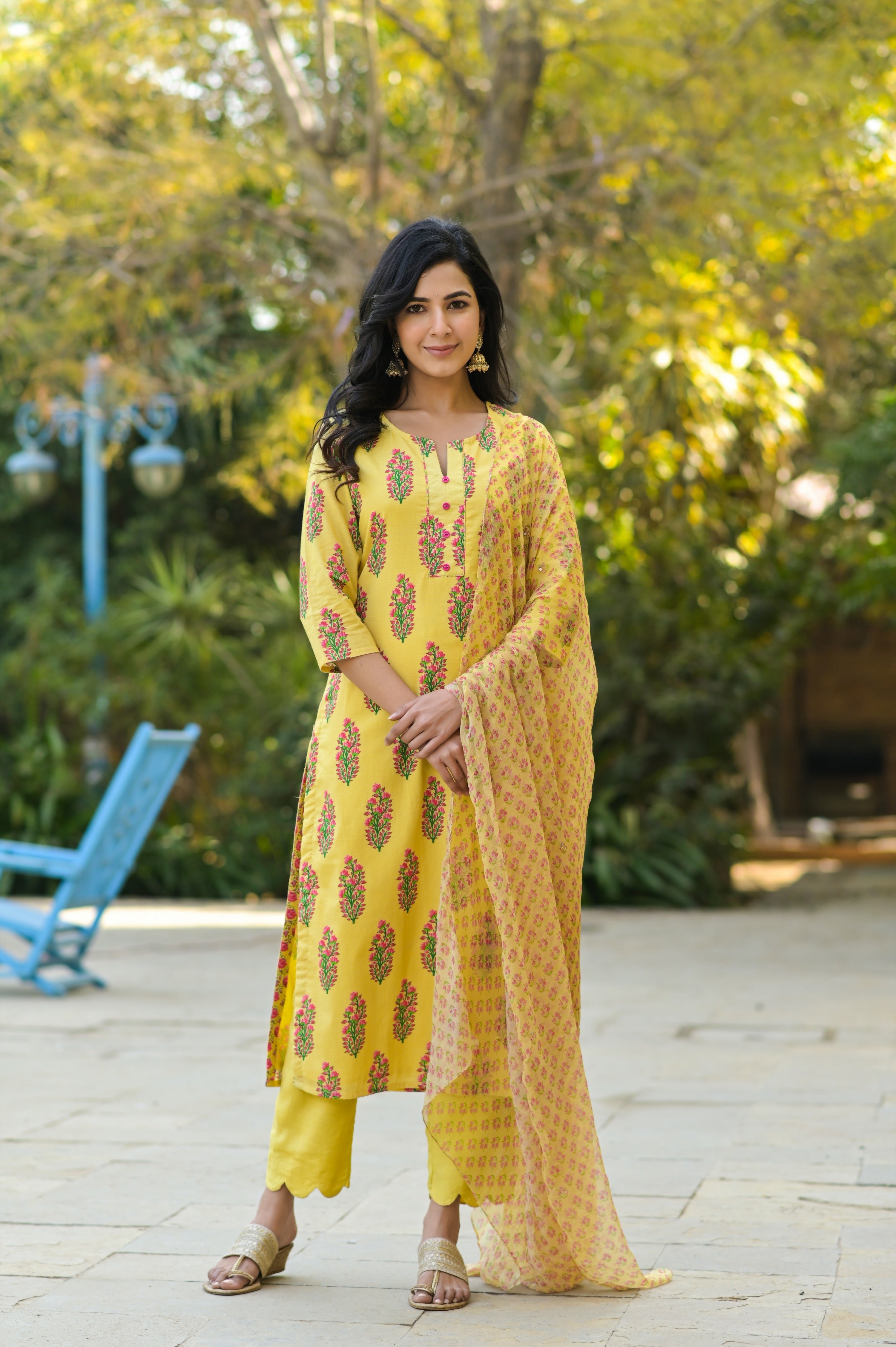 Round Neck V-Cut Kurta Set-2pcs