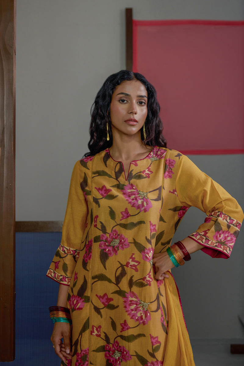 Afsana Mustrad Jaal Kurta