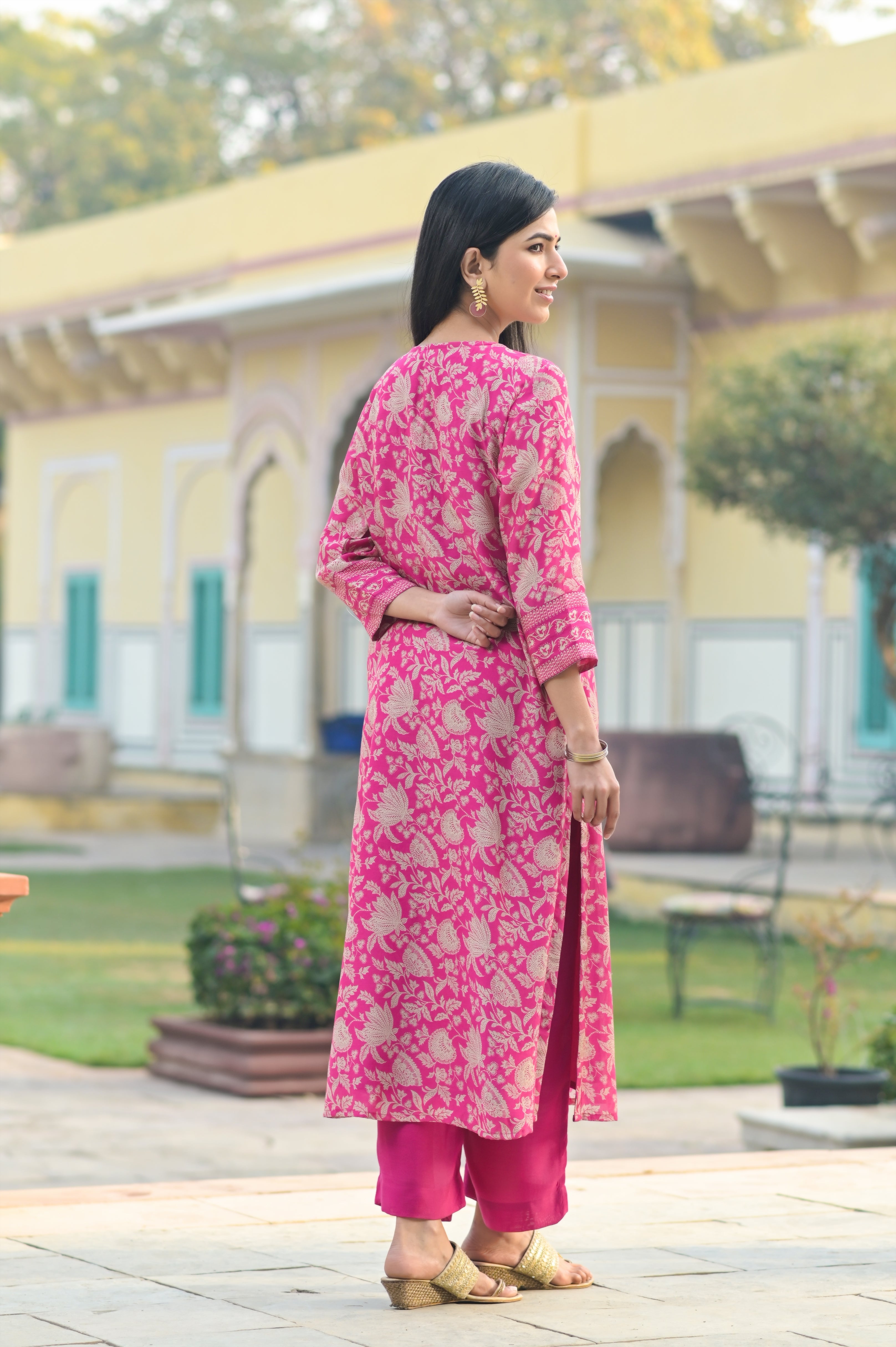 Pink Floral Jaal Kurta Set-2pcs