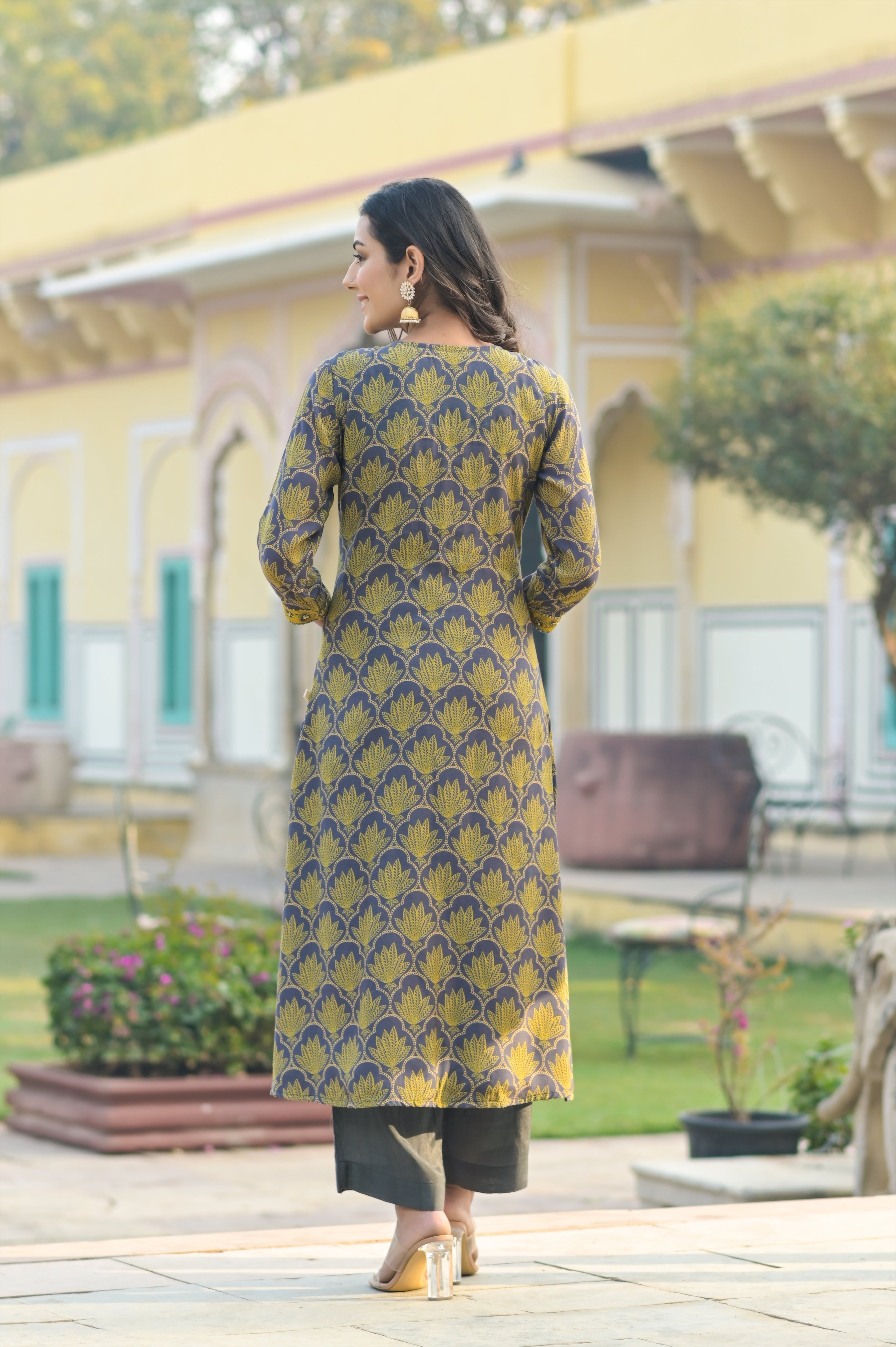 Grey Lotus Buti Jaal Buttoned Kurta Set -3pcs
