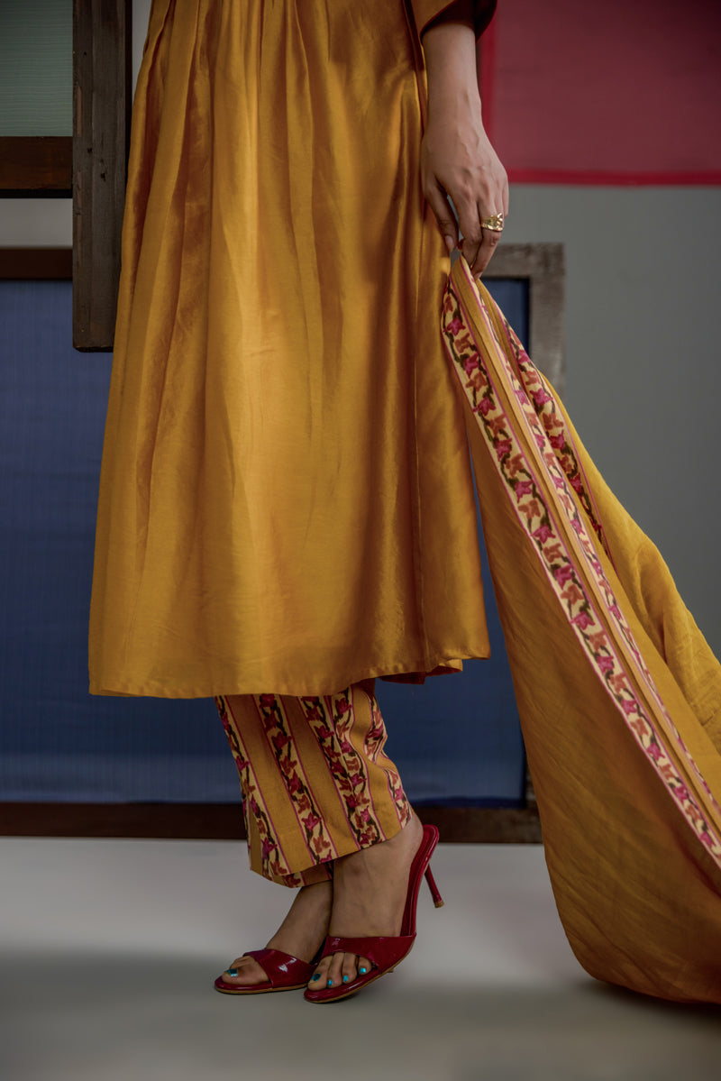Afsana Pintuck Kurta Set