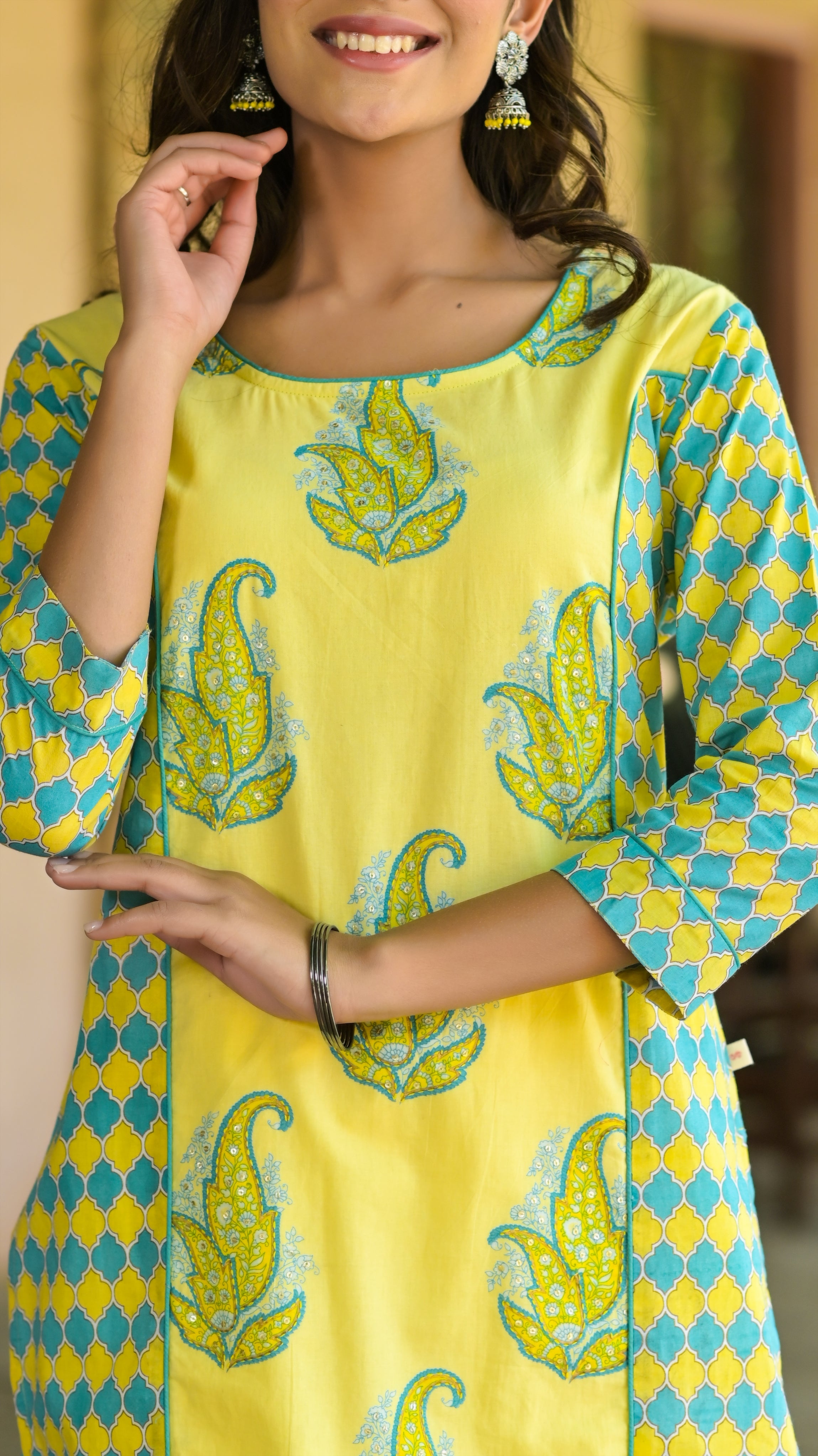 Jharokha Paisley Paneled Kurta Set- 2pcs